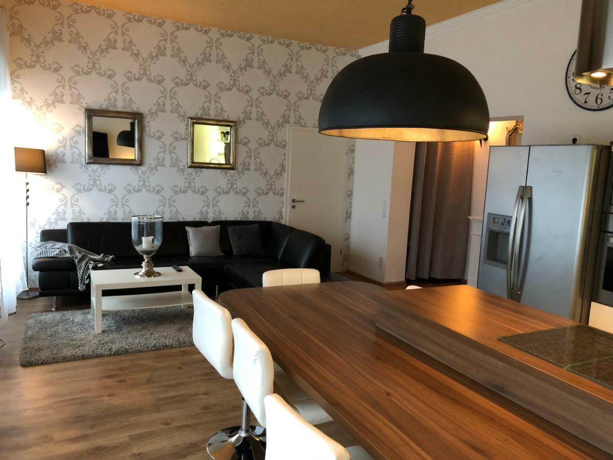 Modernes Und Gemuetliches Appartment Mit Terrasse, Stadtnah Ravensburg Eksteriør bilde